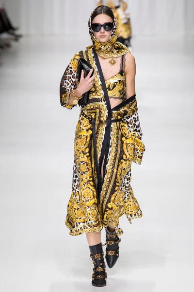 Look 11